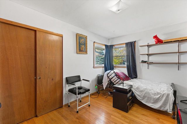 707 W Maplewood COURT, Milwaukee, WI 53221