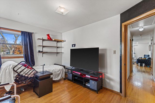 707 W Maplewood COURT, Milwaukee, WI 53221