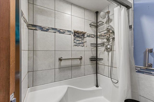 707 W Maplewood COURT, Milwaukee, WI 53221