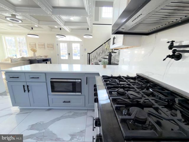 8213 HOCKING PL, Alexandria, VA 22309