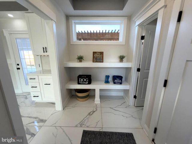 8213 HOCKING PL, Alexandria, VA 22309