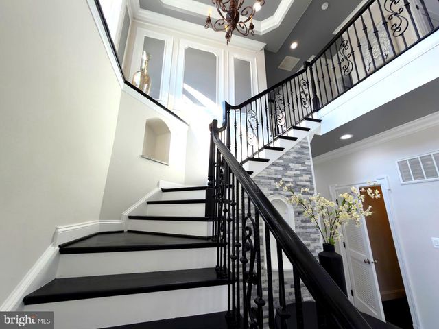 8213 HOCKING PL, Alexandria, VA 22309