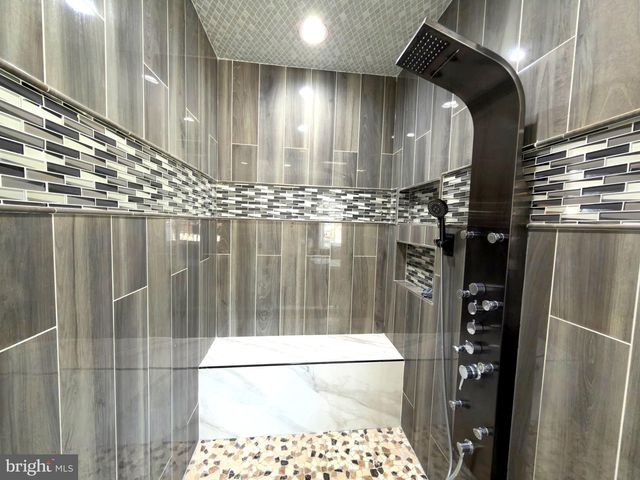 8213 HOCKING PL, Alexandria, VA 22309