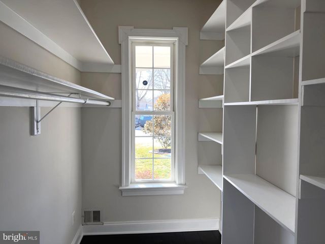 8213 HOCKING PL, Alexandria, VA 22309