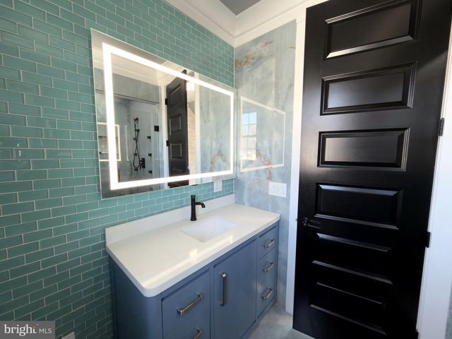 8213 HOCKING PL, Alexandria, VA 22309