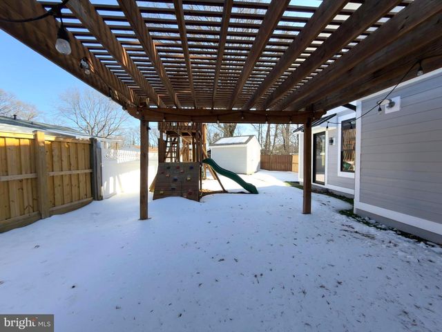 8213 HOCKING PL, Alexandria, VA 22309