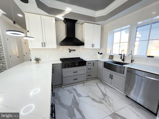 8213 HOCKING PL, Alexandria, VA 22309