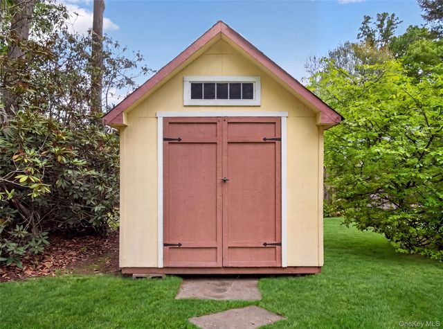 35 Fay Road, New City, NY 10956