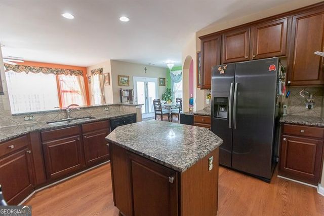 300 Hampton Place, Canton, GA 30115