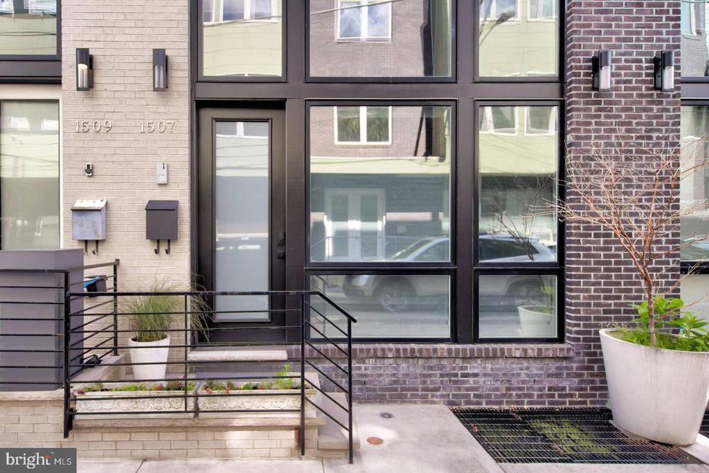 1507 N PALETHORP ST, Philadelphia, PA 19122