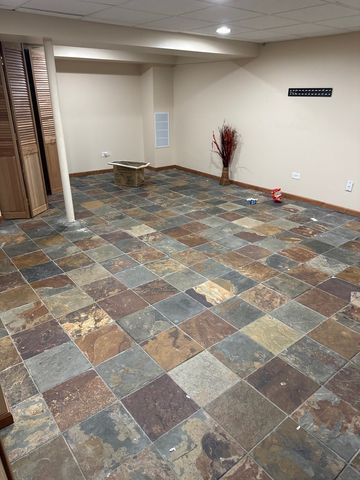 9038 Mansfield Drive, Tinley Park, IL 60487