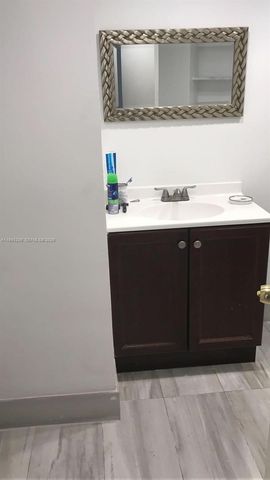 7135 Collins Ave 525, Miami Beach, FL 33141