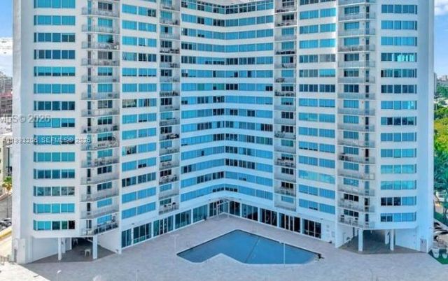 7135 Collins Ave 525, Miami Beach, FL 33141