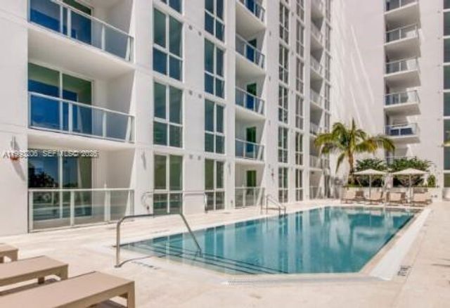 7135 Collins Ave 525, Miami Beach, FL 33141