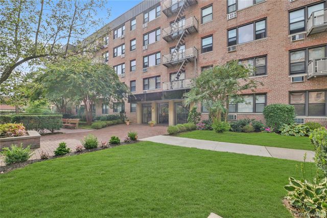 3 Birchwood Court 5O, Mineola, NY 11501