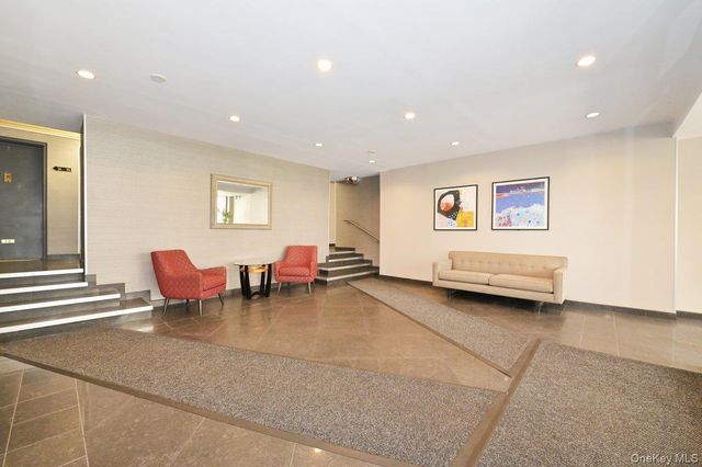 3 Birchwood Court 5O, Mineola, NY 11501