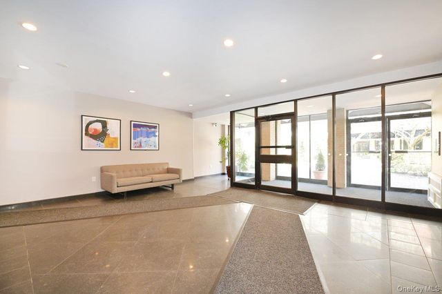 3 Birchwood Court 5O, Mineola, NY 11501