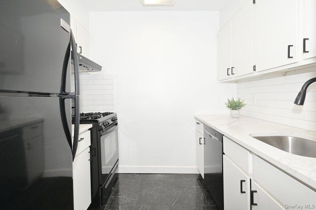 3 Birchwood Court 5O, Mineola, NY 11501