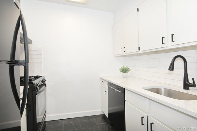 3 Birchwood Court 5O, Mineola, NY 11501