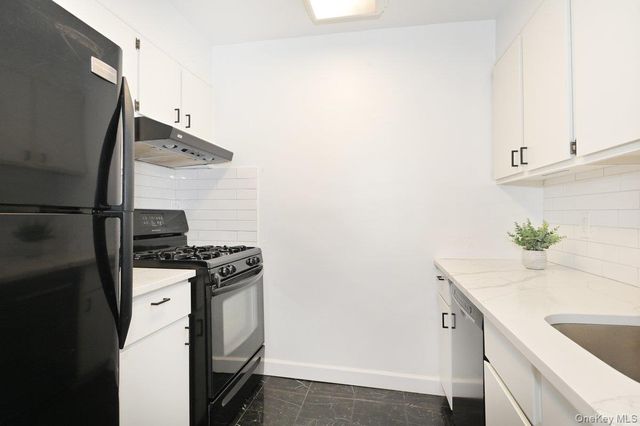 3 Birchwood Court 5O, Mineola, NY 11501