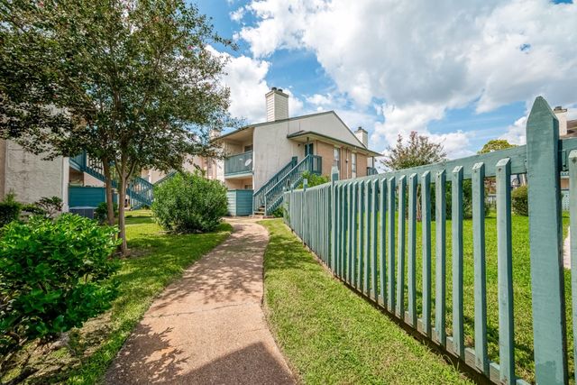 250 El Dorado Boulevard 207, Houston, TX 77598
