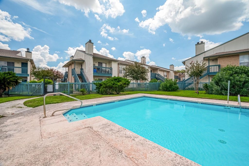 250 El Dorado Boulevard 207, Houston, TX 77598