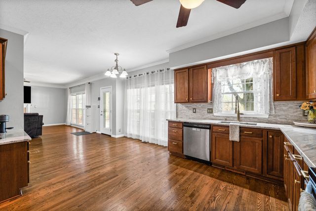 206 Longwood Ln, Clarksville, TN 37043