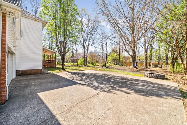 206 Longwood Ln, Clarksville, TN 37043