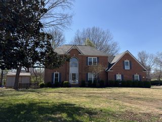 206 Longwood Ln, Clarksville, TN 37043