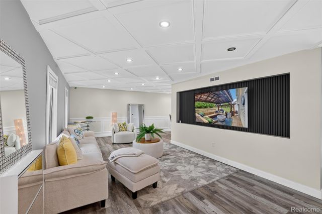 37967 W Meadowhill Drive, Farmington Hills, MI 48167