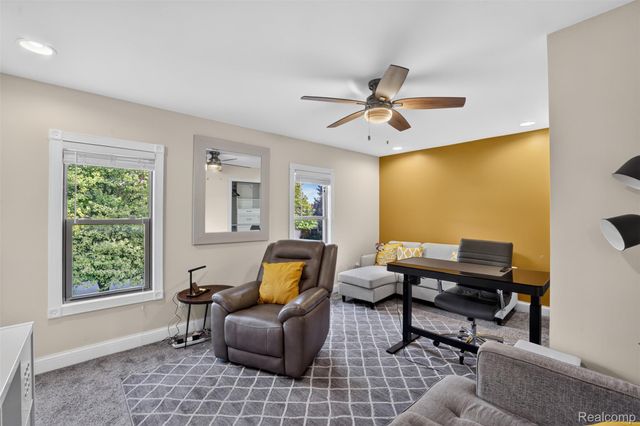 37967 W Meadowhill Drive, Farmington Hills, MI 48167
