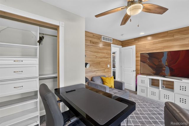 37967 W Meadowhill Drive, Farmington Hills, MI 48167