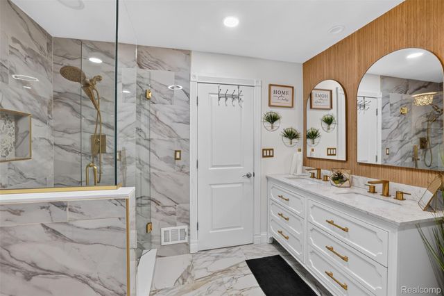 37967 W Meadowhill Drive, Farmington Hills, MI 48167
