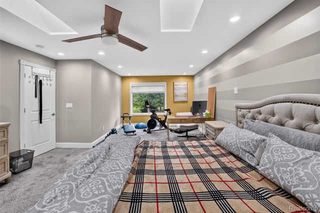 37967 W Meadowhill Drive, Farmington Hills, MI 48167