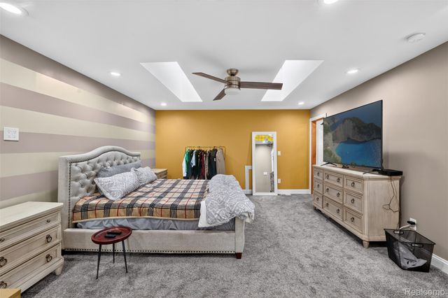 37967 W Meadowhill Drive, Farmington Hills, MI 48167