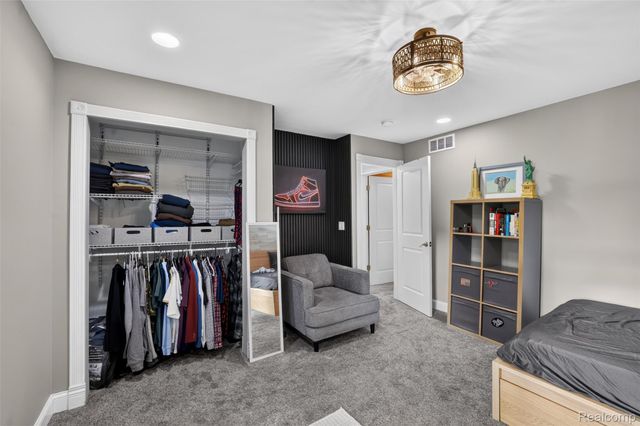 37967 W Meadowhill Drive, Farmington Hills, MI 48167