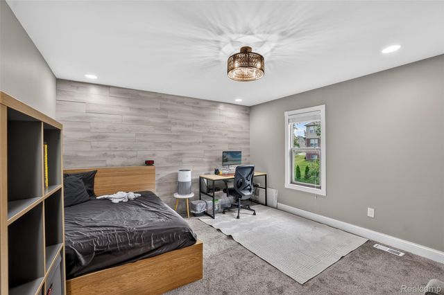 37967 W Meadowhill Drive, Farmington Hills, MI 48167