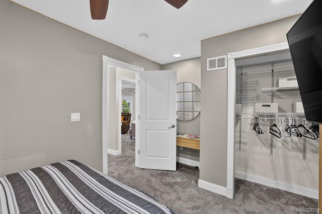 37967 W Meadowhill Drive, Farmington Hills, MI 48167