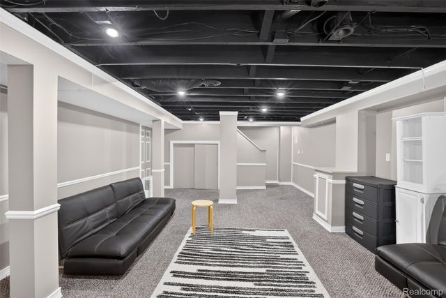 37967 W Meadowhill Drive, Farmington Hills, MI 48167