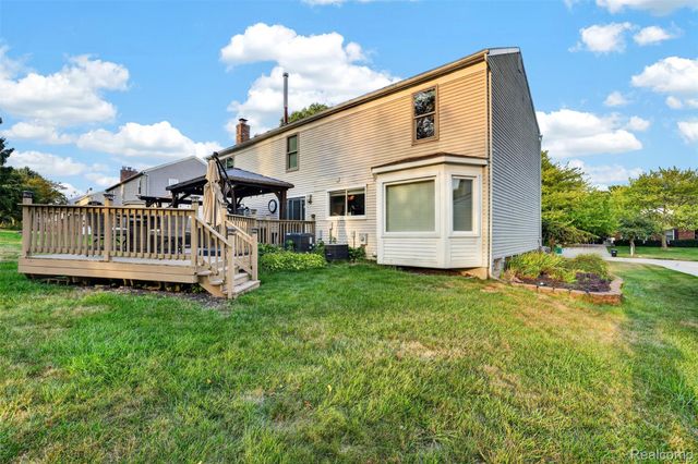 37967 W Meadowhill Drive, Farmington Hills, MI 48167