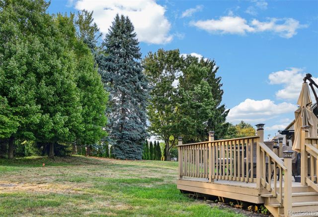 37967 W Meadowhill Drive, Farmington Hills, MI 48167