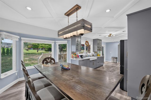 37967 W Meadowhill Drive, Farmington Hills, MI 48167