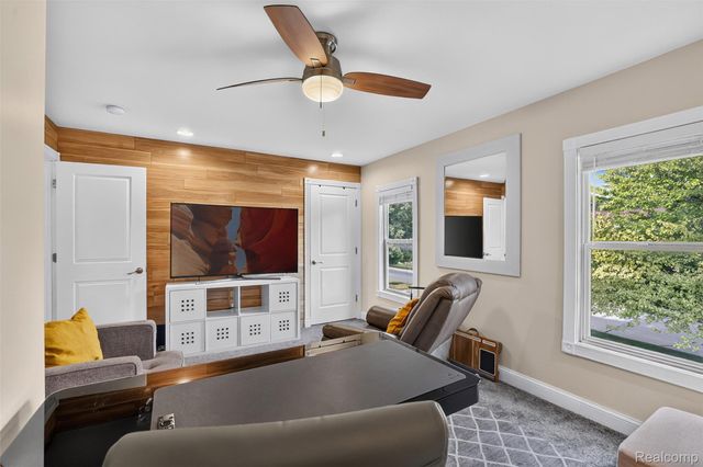 37967 W Meadowhill Drive, Farmington Hills, MI 48167