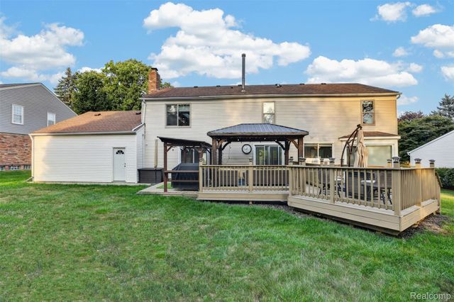 37967 W Meadowhill Drive, Farmington Hills, MI 48167