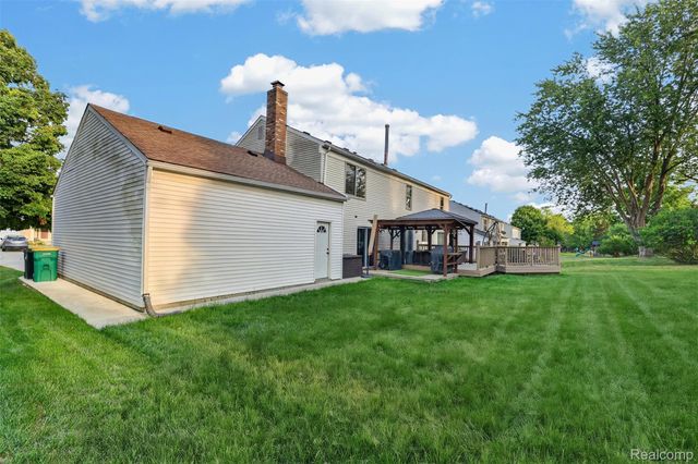 37967 W Meadowhill Drive, Farmington Hills, MI 48167
