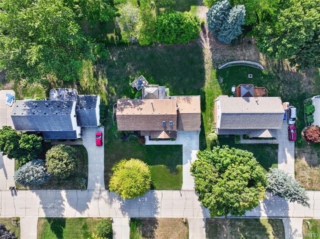 37967 W Meadowhill Drive, Farmington Hills, MI 48167