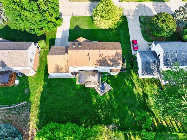 37967 W Meadowhill Drive, Farmington Hills, MI 48167