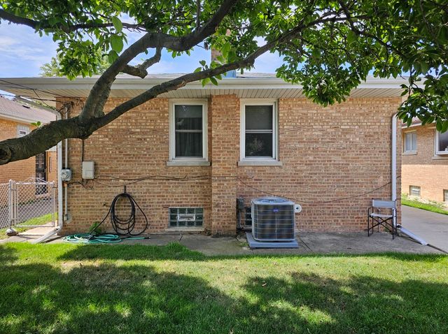 3132 W 101st Place, Evergreen Park, IL 60805