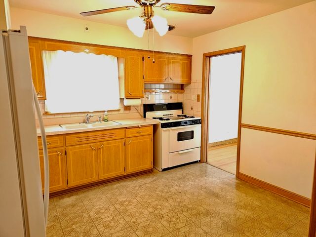 3132 W 101st Place, Evergreen Park, IL 60805