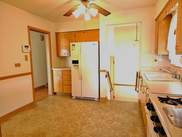 3132 W 101st Place, Evergreen Park, IL 60805